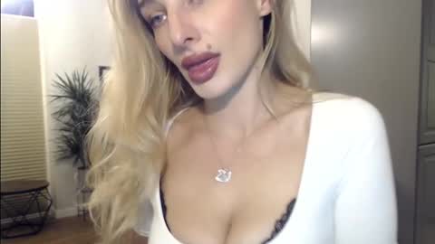 MarilynDevilish online show from December 3, 9:23 pm