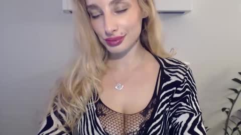 MarilynDevilish online show from December 17, 9:38 pm