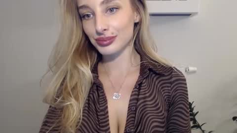 MarilynDevilish online show from December 19, 3:41 pm