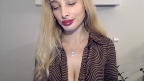 MarilynDevilish online show from December 19, 6:45 pm