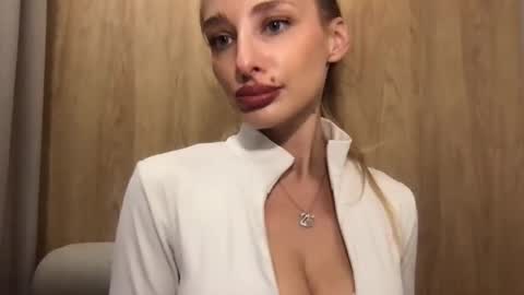 MarilynDevilish online show from December 30, 9:40 pm