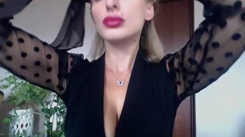 MarilynDevilish online show from October 16, 7:31 am