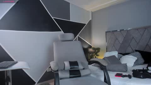 mark_broown_ online show from January 27, 8:39 pm