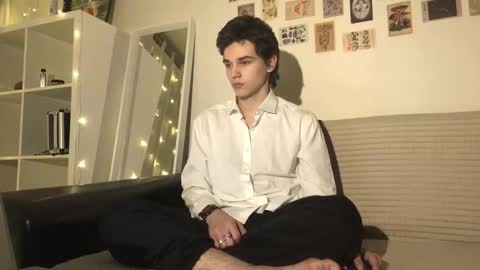 Mark online show from November 13, 3:33 pm