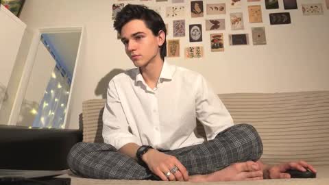 Mark online show from November 17, 12:44 pm