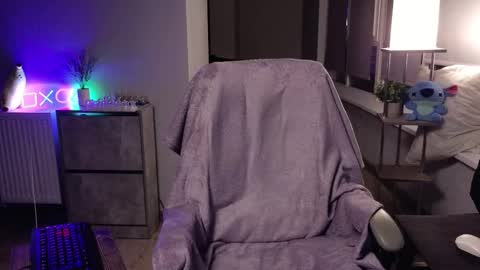 Snapshot of mark_stiff chatting on February 11, 9:35 pm Mark online show from February 11, 9:35 pm