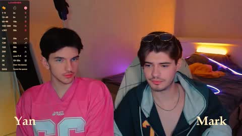 Snapshot of mark_sun chatting on September 17, 3:35 pm Mark online show from September 17, 3:35 pm