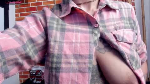 Snapshot of marllena chatting on March 8, 11:37 am mar online show from March 8, 11:37 am