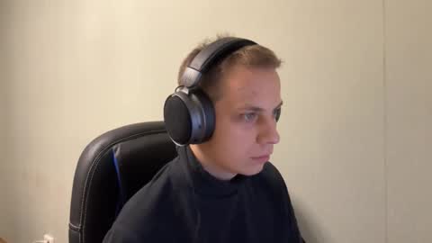 Snapshot of maroooa chatting on December 17, 8:04 pm Marko online show from December 17, 8:04 pm