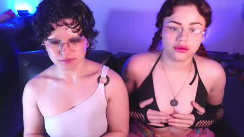 Snapshot of marsdoll chatting on November 24, 10:53 pm Marsdoll online show from November 24, 10:53 pm