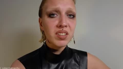 Snapshot of marthahoffman chatting on November 16, 7:36 am Ultimate Goddess online show from November 16, 7:36 am