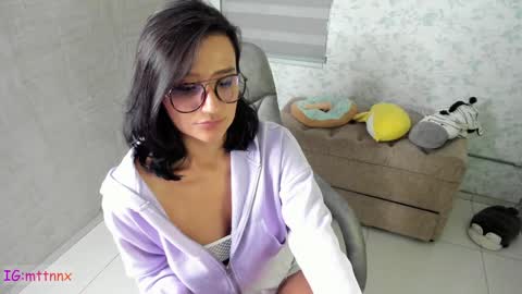 Snapshot of martiiinaa_ chatting on February 3, 5:56 pm Martina online show from February 3, 5:56 pm