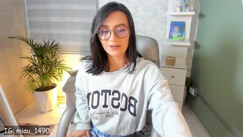 Snapshot of martiiinaa_ chatting on November 7, 6:35 am Martina online show from November 7, 6:35 am