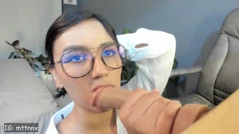 Snapshot of martiiinaa_ chatting on November 21, 6:17 pm Martina online show from November 21, 6:17 pm