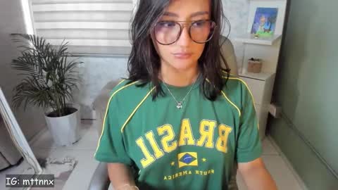 Snapshot of martiiinaa_ chatting on November 25, 7:58 pm Martina online show from November 25, 7:58 pm