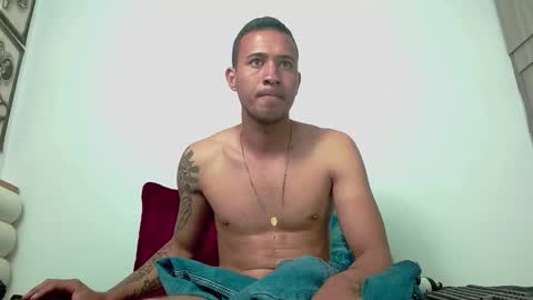 martin_smith20 online show from November 17, 11:21 pm