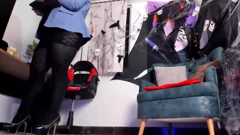 martinasoto online show from October 25, 3:36 am