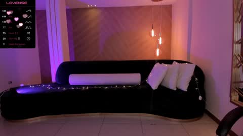 Martinna Bonnet online show from December 16, 1:32 pm