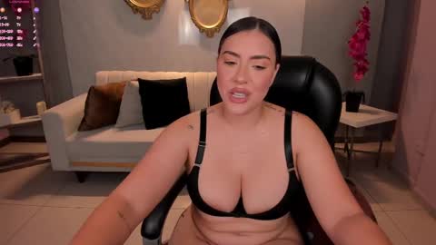 Martinna Bonnet online show from February 28, 1:47 pm