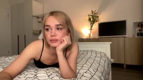 Mary online show from December 4, 3:04 am