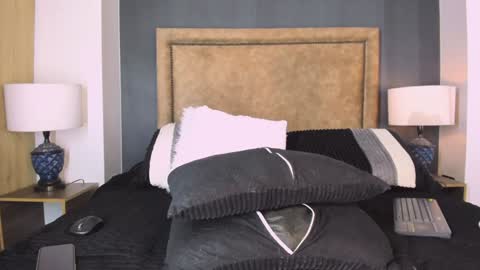   online show from December 26, 9:15 pm