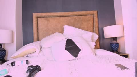   online show from January 6, 7:24 pm