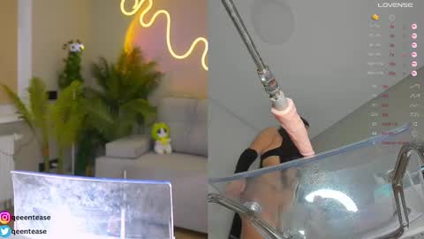 Caroline  qeeentease - ints qeentease - twitter online show from March 5, 9:26 pm