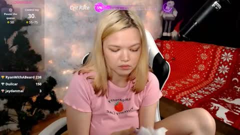 Snapshot of mary_lunar chatting on December 11, 9:01 pm Mary online show from December 11, 9:01 pm