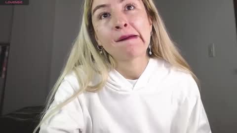 Snapshot of marylyrose chatting on October 19, 5:02 pm maryly rose online show from October 19, 5:02 pm