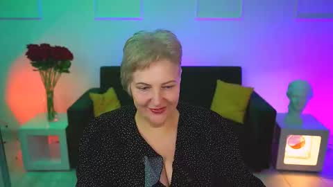 Snapshot of marymogan chatting on November 11, 5:40 am marymogan online show from November 11, 5:40 am