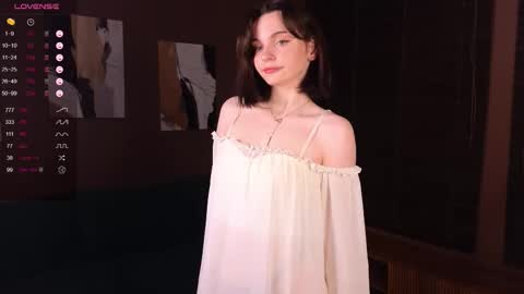 Snapshot of marymoreau chatting on November 17, 1:22 am Mary online show from November 17, 1:22 am