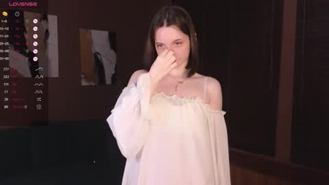 Snapshot of marymoreau chatting on November 24, 1:16 am Mary online show from November 24, 1:16 am