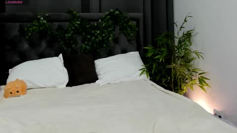 Luucy UTC1 Mon Tue Wed Thu Fri 0500-1130 online show from November 13, 2:32 am