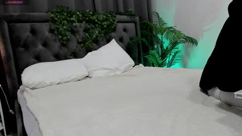 Luucy UTC1 Mon Tue Wed Thu Fri 0500-1130 online show from December 2, 3:56 am