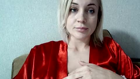 maryyemm online show from December 2, 7:16 pm