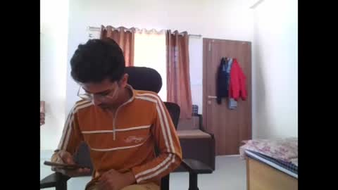 maskboyz2003 online show from December 18, 4:20 am