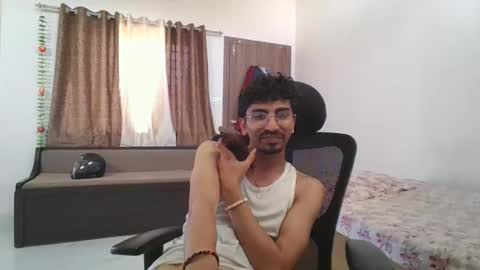 maskboyz2003 online show from February 19, 10:56 am