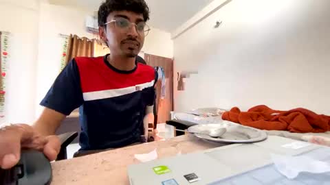 maskboyz2003 online show from March 11, 6:10 am