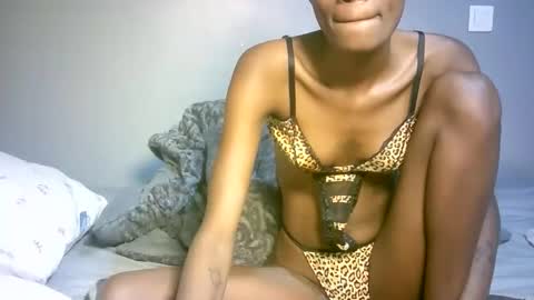 maskgang001 online show from October 26, 2:06 am