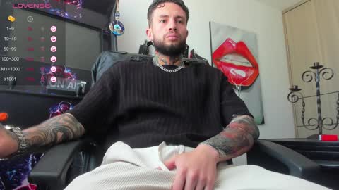 steven  online show from December 11, 5:26 pm