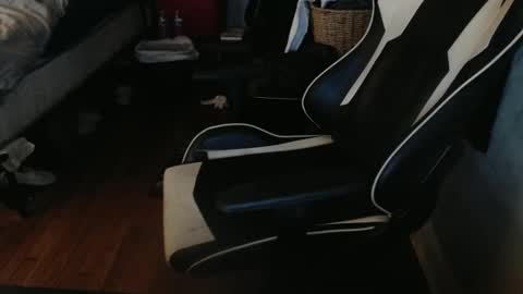 Snapshot of masterbatemike1 chatting on November 9, 9:18 am MasterbateMike online show from November 9, 9:18 am