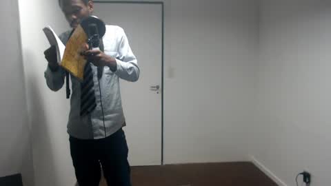 Snapshot of masterdomfuck chatting on February 2, 1:12 am Masterdomfuck online show from February 2, 1:12 am