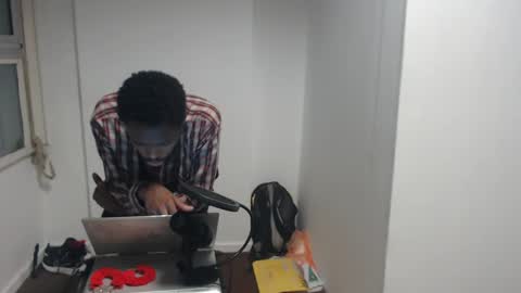 Snapshot of masterdomfuck chatting on February 6, 12:33 am Masterdomfuck online show from February 6, 12:33 am