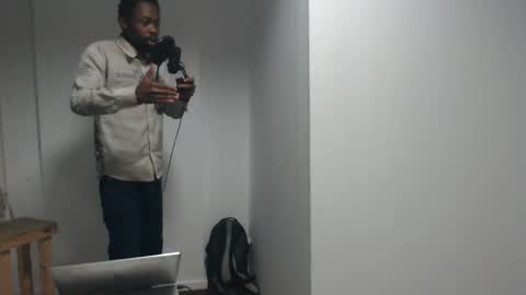 Snapshot of masterdomfuck chatting on February 11, 2:57 am Masterdomfuck online show from February 11, 2:57 am