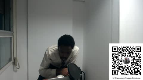 Snapshot of masterdomfuck chatting on February 27, 12:32 am Masterdomfuck online show from February 27, 12:32 am