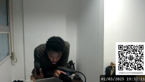 Snapshot of masterdomfuck chatting on March 1, 10:31 pm Masterdomfuck online show from March 1, 10:31 pm