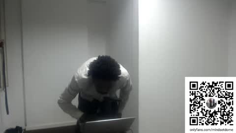 Snapshot of masterdomfuck chatting on September 15, 12:32 am Masterdomfuck online show from September 15, 12:32 am