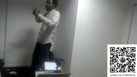 Snapshot of masterdomfuck chatting on September 30, 12:04 am Masterdomfuck online show from September 30, 12:04 am