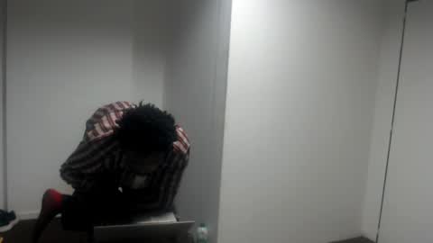 Snapshot of masterdomfuck chatting on October 17, 10:01 pm Masterdomfuck online show from October 17, 10:01 pm