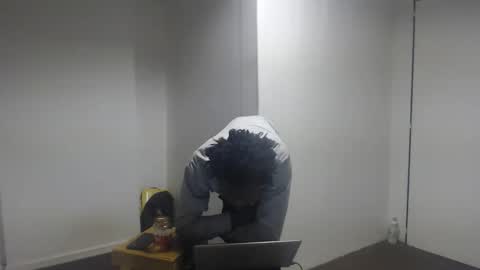 Snapshot of masterdomfuck chatting on November 22, 2:32 am Masterdomfuck online show from November 22, 2:32 am